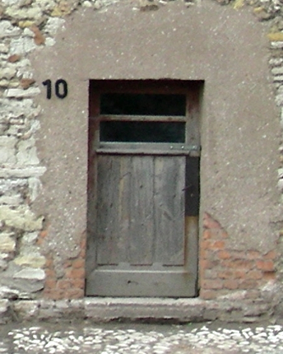 Zustand der Eingangstür im Jahr 2010